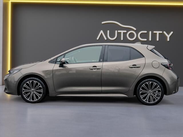 Grijs, metallic lak Gebruikt 2022 Toyota Corolla Team Hatchback | € 19.950 (Eerlijke prijs) - Afbeelding 1/4