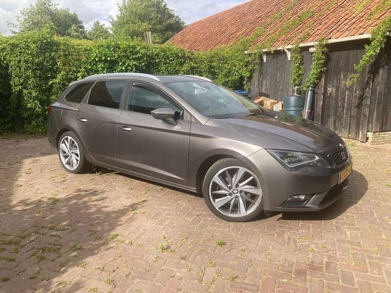Grijs Gebruikt 2014 Seat Leon Stationwagen | € 5.000 (Iets duurder) - Afbeelding 1/4
