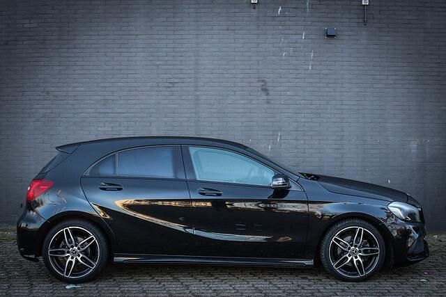 Zwart Occasion 2018 Mercedes A160 Sport Edition Hatchback | € 15.950 (Eerlijke prijs) - Afbeelding 1/3