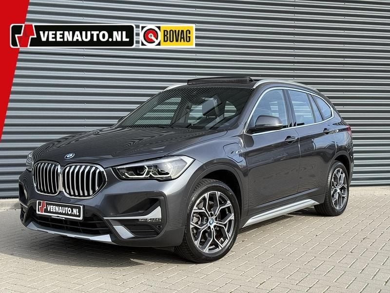 Grijs Gebruikt 2022 BMW X1 Executive SUV | € 33.945 (Iets duurder) - Afbeelding 1/4