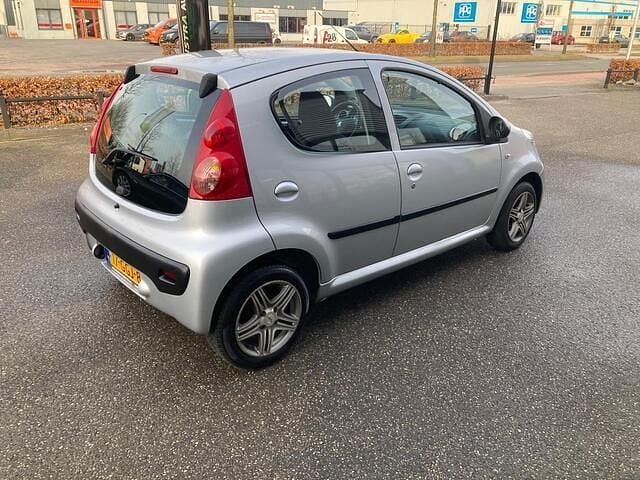 Occasion Peugeot 107 68 PK (50 kW) 2008 Grijs (metallic) Hatchback