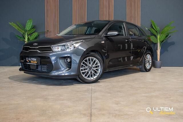 Grijs Gebruikt 2018 Kia Rio Hatchback | € 13.990 (Eerlijke prijs) - Afbeelding 1/4