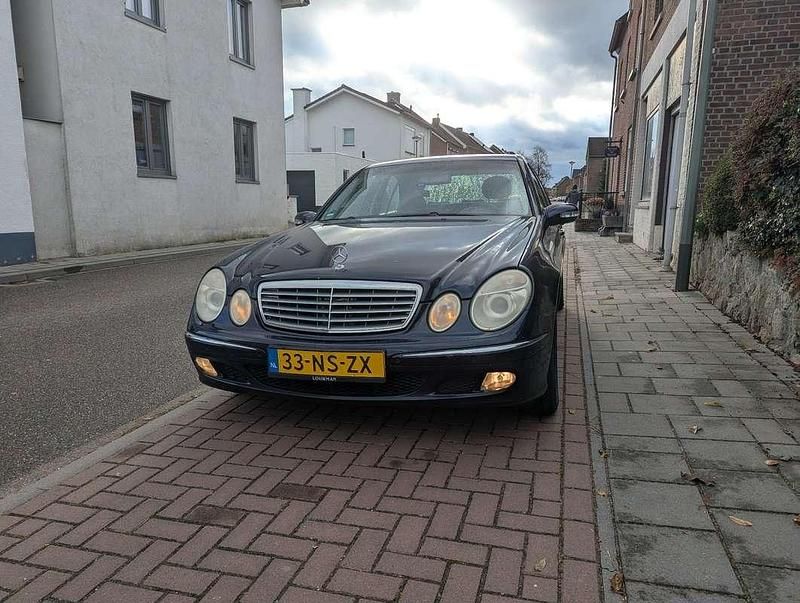 Gebruikt 2004 Mercedes E240 Elegance Sedan | € 3.500 (Eerlijke prijs) - Afbeelding 1/4
