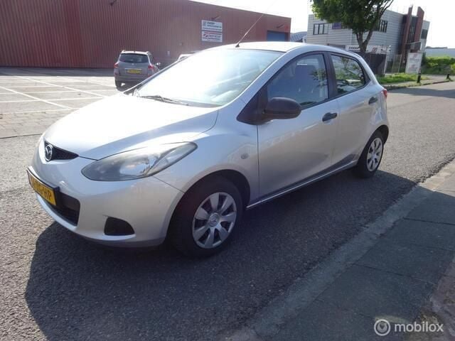 Grijs Gebruikt 2008 Mazda 2 Exclusive Hatchback | € 2.750 (Eerlijke prijs) - Afbeelding 1/4