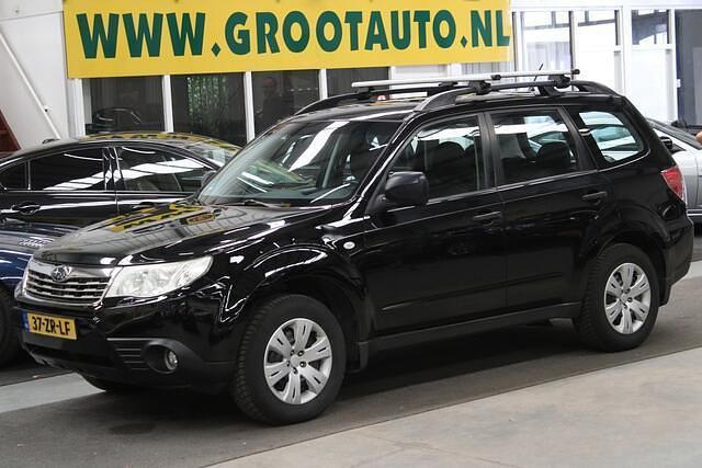Zwart, metallic lak Gebruikt 2008 Subaru Forester Comfort SUV | € 6.944 (Eerlijke prijs) - Afbeelding 1/4