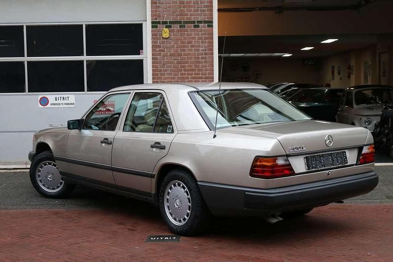 Occasion Mercedes E300 188 PK (138 kW) 1987 Beige Sedan