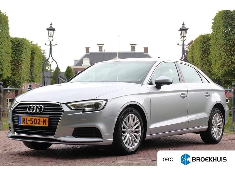 Grijs Gebruikt 2018 Audi A3 Proline Sedan | € 18.895 (Eerlijke prijs) - Afbeelding 1/4