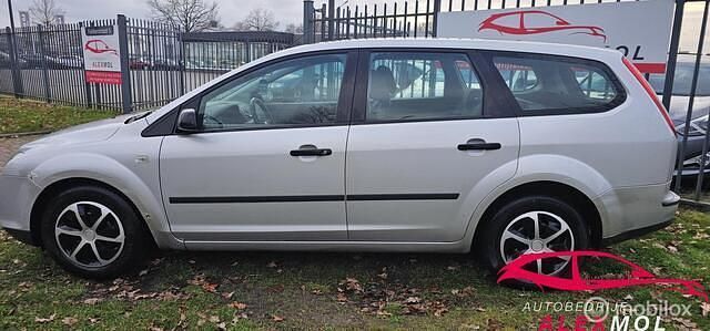 Grijs Gebruikt 2005 Ford Focus Stationwagen | € 1.350 (Eerlijke prijs) - Afbeelding 1/4