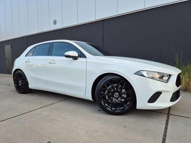 Wit Gebruikt 2020 Mercedes A160 Sedan | € 17.980 (Goede deal) - Afbeelding 1/4
