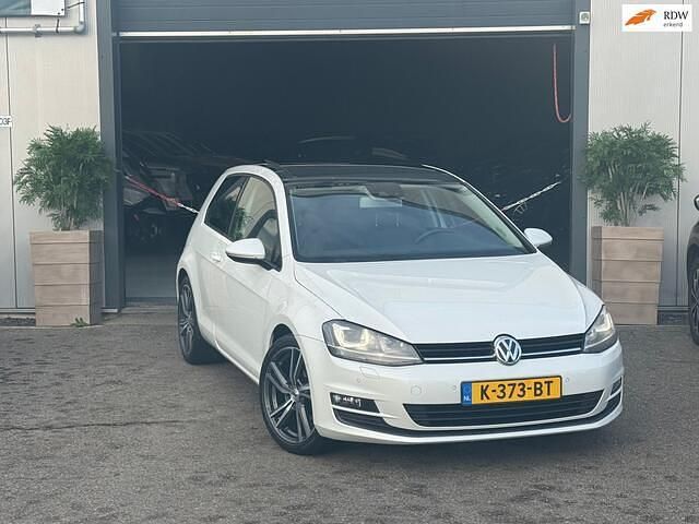 Wit Occasion 2013 VW Golf VII Highline Hatchback | € 9.950 (Eerlijke prijs) - Afbeelding 1/4