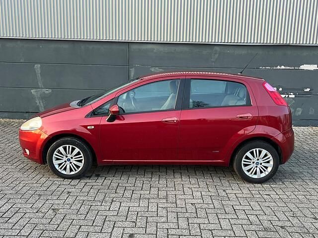 Occasion Fiat Grande Punto 78 PK (57 kW) 2006 Rood Hatchback