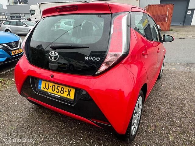 Occasion Toyota Aygo X-play 69 PK (50 kW) 2016 Rood Hatchback