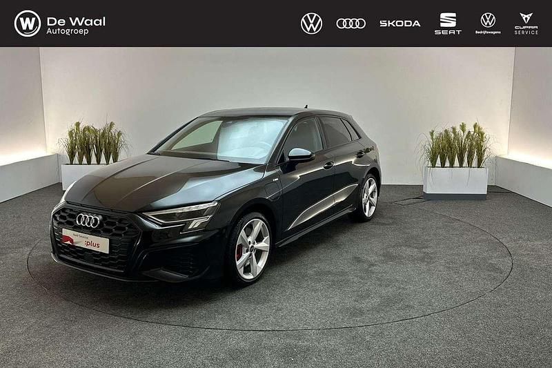 Zwart Gebruikt 2023 Audi A3 Sportback e-tron Design Hatchback | € 33.495 (Iets duurder) - Afbeelding 1/3
