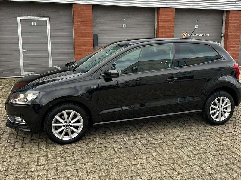 Zwart Gebruikt 2015 VW Polo Highline Hatchback | € 6.999 (Eerlijke prijs) - Afbeelding 1/4