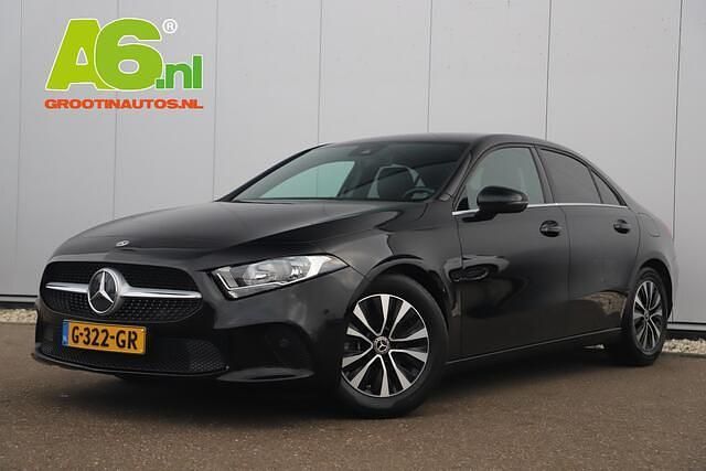 Zwart Gebruikt 2019 Mercedes A180 Business Sedan | € 20.999 (Goede deal) - Afbeelding 1/4