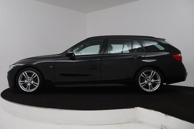 Occasion BMW 330 Executive 252 PK (185 kW) 2019 Zwart Stationwagen