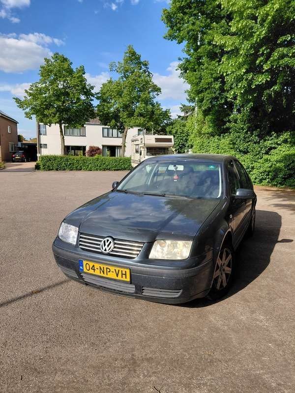 Blauw Gebruikt 2004 VW Bora Sedan | € 1.000 (Super prijs) - Afbeelding 1/4