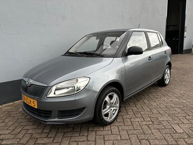 Grijs Occasion 2013 Skoda Fabia Hatchback | € 5.250 (Eerlijke prijs) - Afbeelding 1/4