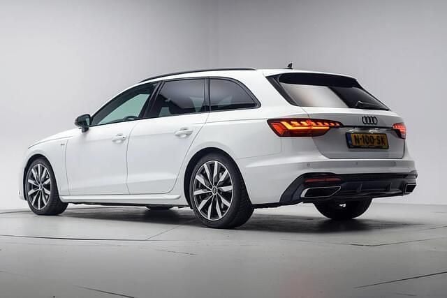 Occasion Audi A4 Competition 150 PK (110 kW) 2022 Wit Stationwagen