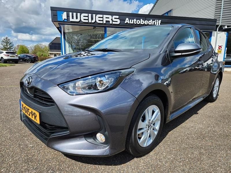 Grijs Gebruikt 2024 Mazda 2 Hatchback | € 23.450 (Eerlijke prijs) - Afbeelding 1/4