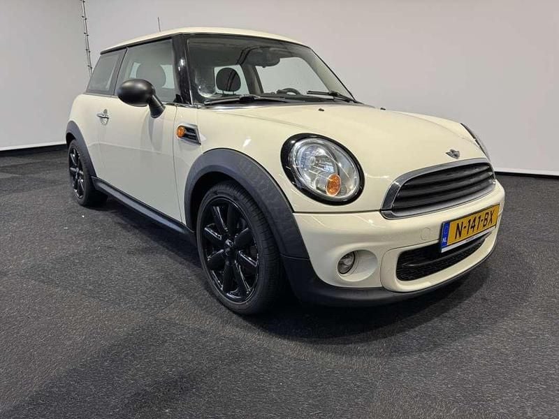 Wit Gebruikt 2011 Mini Cooper Hatchback | € 3.995 (Goede deal) - Afbeelding 1/4