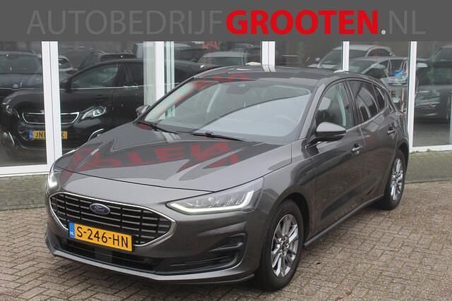 Grijs Gebruikt 2023 Ford Focus Titanium Hatchback | € 16.888 (Eerlijke prijs) - Afbeelding 1/4