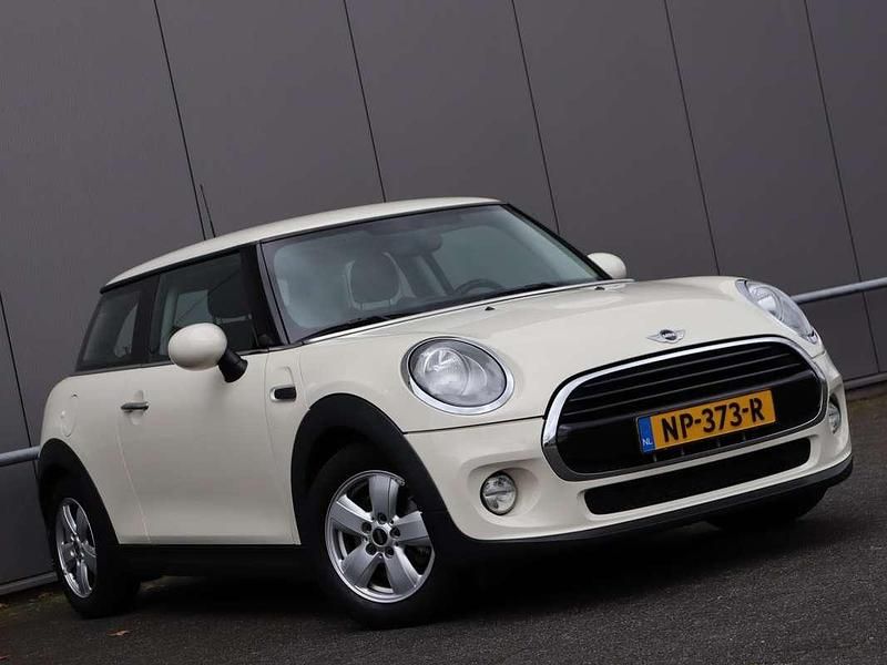 Occasion Mini Cooper Business 136 PK (100 kW) 2017 Wit Hatchback
