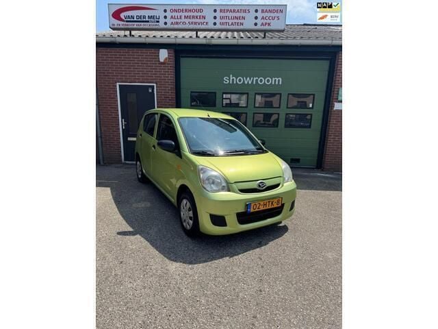 Groen Gebruikt 2009 Daihatsu Cuore Hatchback | € 2.250 (Eerlijke prijs) - Afbeelding 1/4