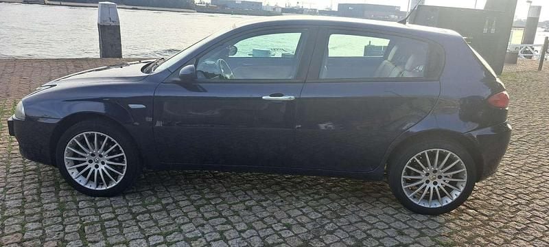 Blauw Gebruikt 2005 Alfa Romeo 147 Progression Hatchback | € 1.000 (Goede deal) - Afbeelding 1/4