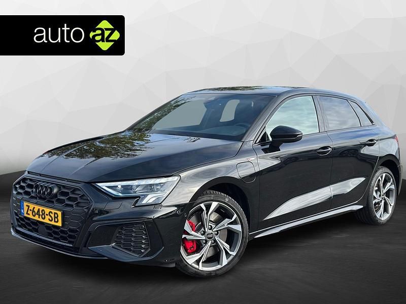 Zwart Gebruikt 2024 Audi A3 Sportback e-tron Competition Sedan | € 39.900 (Eerlijke prijs) - Afbeelding 1/4