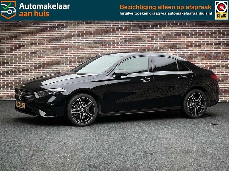 Zwart Gebruikt 2023 Mercedes A250 AMG line Sedan | € 36.500 (Eerlijke prijs) - Afbeelding 1/4