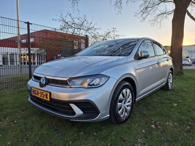 Grijs, metallic lak Gebruikt 2024 VW Polo Hatchback | € 22.950 (Goede deal) - Afbeelding 1/4