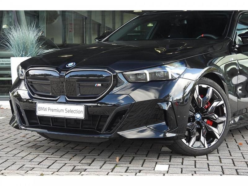 Saphirschwarz (donker zwart metallic) Gebruikt 2025 BMW i5 Comfort Edition Sedan | € 89.850 (Super prijs) - Afbeelding 1/1