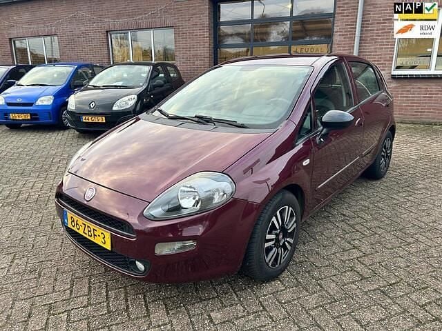 Rood Occasion 2012 Fiat Punto Evo Easy Hatchback | € 1.250 (Super prijs) - Afbeelding 1/4