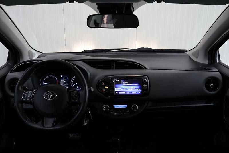 Occasion Toyota Yaris Active 112 PK (82 kW) 2020 Grijs Hatchback