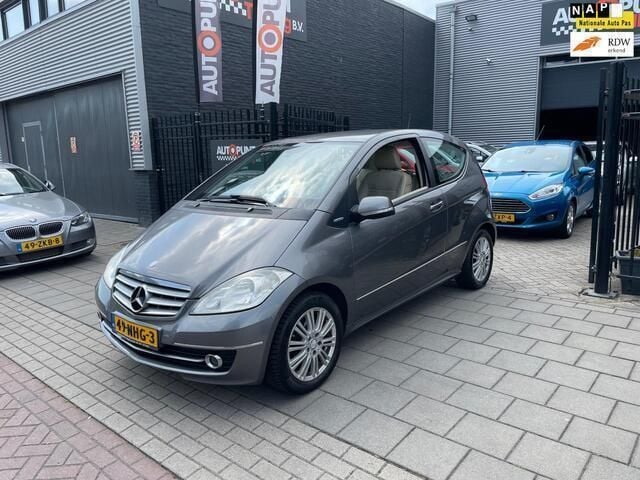 Grijs, metallic lak Gebruikt 2010 Mercedes A160 Business MPV | € 2.499 (Eerlijke prijs) - Afbeelding 1/4