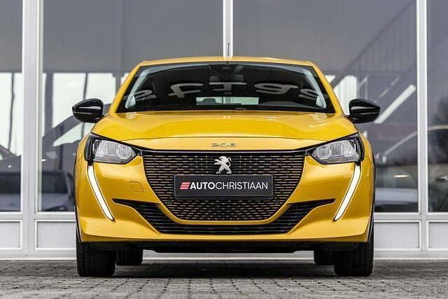 Occasion Peugeot e-208 Active 100 kW (136 PK) 2023 Geel Hatchback