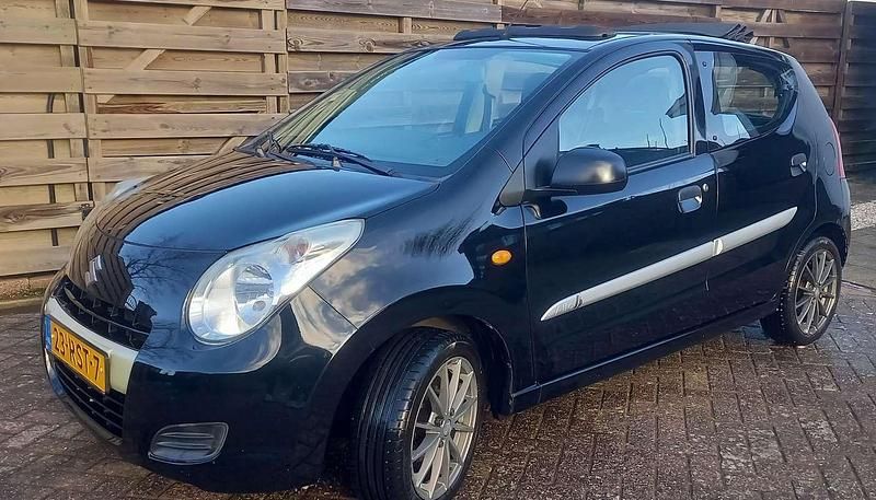 Zwart Occasion 2011 Suzuki Alto Hatchback | € 3.500 (Eerlijke prijs) - Afbeelding 1/4
