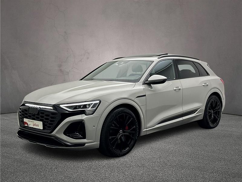 Grijs Gebruikt 2023 Audi Q8 e-tron Design SUV | € 67.900 (Goede deal) - Afbeelding 1/4