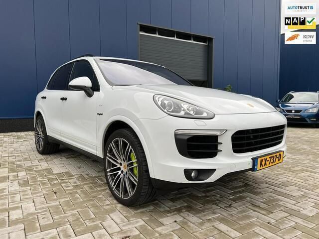 Wit Gebruikt 2016 Porsche Cayenne Platinum Edition SUV | € 49.999 - Afbeelding 1/4
