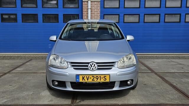 Zilver Gebruikt 2006 VW Golf V Edition Hatchback | € 2.450 (Eerlijke prijs) - Afbeelding 1/4