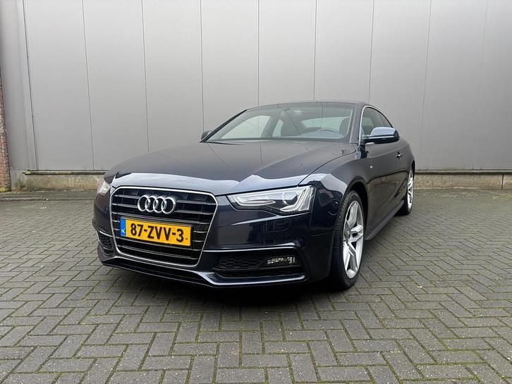 Blauw (metallic) Gebruikt 2013 Audi A5 Coupé | € 13.950 (Eerlijke prijs) - Afbeelding 1/4