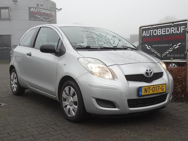 Grijs Gebruikt 2009 Toyota Yaris Hatchback | € 2.450 (Eerlijke prijs) - Afbeelding 1/4