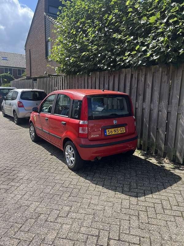 Rood Gebruikt 2004 Fiat Panda Dynamic Hatchback | € 1.250 (Iets duurder) - Afbeelding 1/3