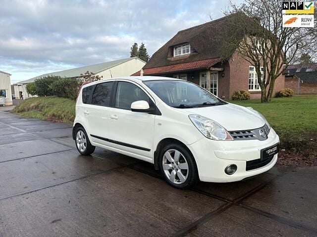Wit (metallic) Occasion 2009 Nissan Note MPV | € 2.990 (Eerlijke prijs) - Afbeelding 1/4
