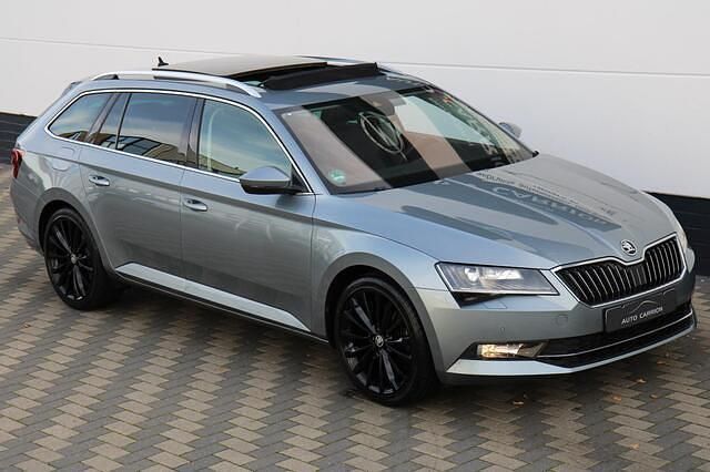 Grijs Gebruikt 2017 Skoda Superb LAURIN & KLEMENT Hatchback | € 24.945 (Eerlijke prijs) - Afbeelding 1/4