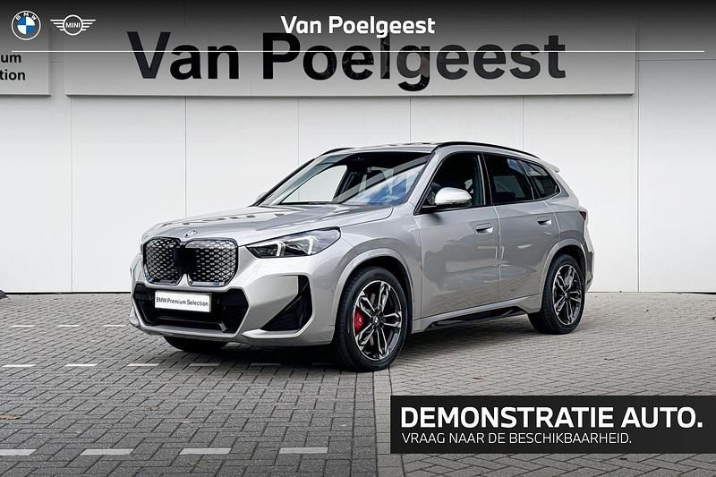 Zilver Gebruikt 2025 BMW iX1 M Sport SUV | € 61.224 - Afbeelding 1/4