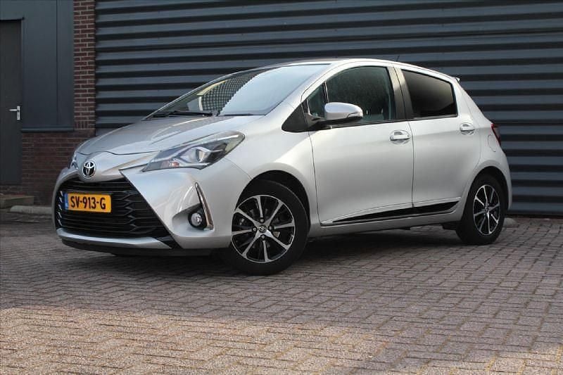 Occasion Toyota Yaris Sport 69 PK (50 kW) 2018 Grijs Hatchback
