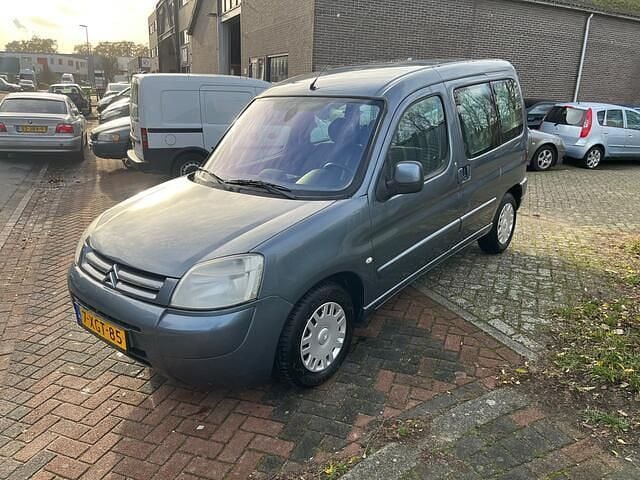 Grijs (metallic) Gebruikt 2007 Citroën Berlingo MPV | € 3.250 (Eerlijke prijs) - Afbeelding 1/4