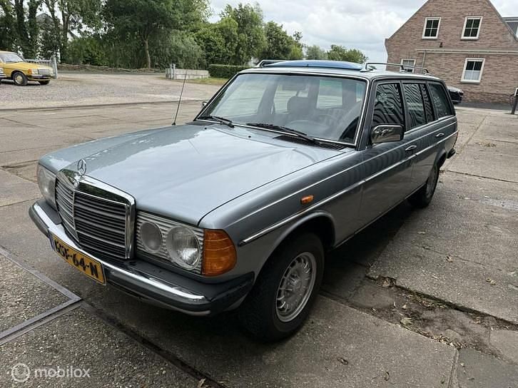 Occasion Mercedes E230 136 PK (100 kW) 1982 Blauw Stationwagen